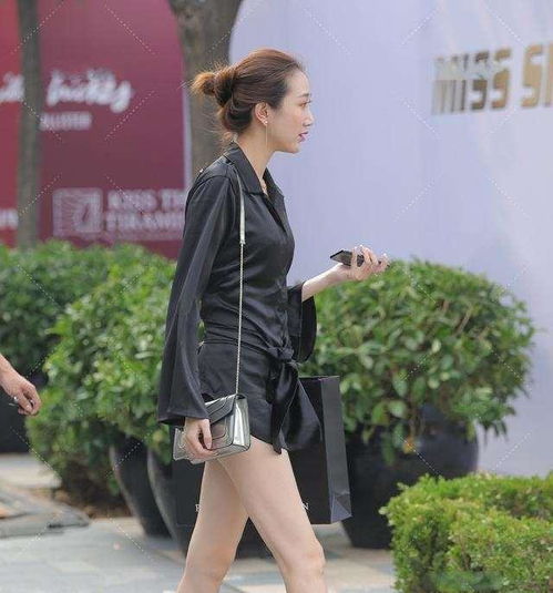  舒适时尚的打底裤穿着更显穿衣档次,满足你对美的追求,又酷又飒
