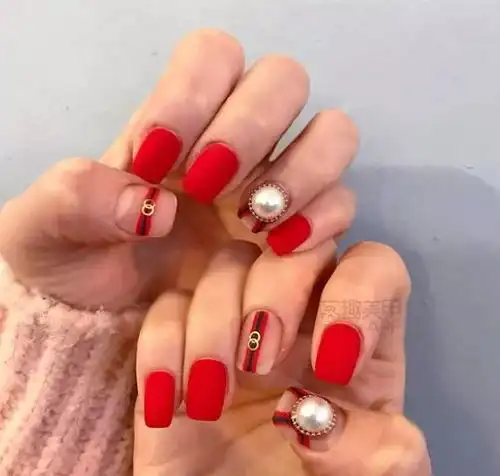  头版美甲女神标配红色美甲