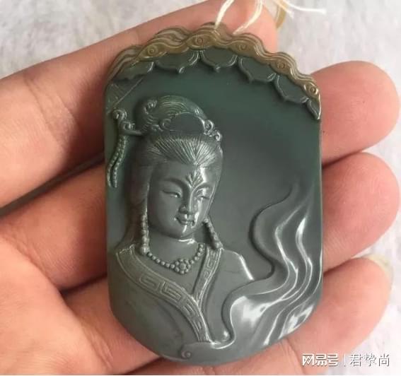  手工雕刻的双色玛瑙,比你好几万元的翡翠更有艺术感