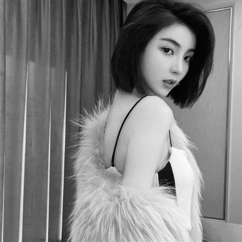  黑白头像女生冷酷霸气很坚强不敷衍的女人