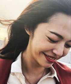  为什么姚晨一直中分,看到她刘海的照片,网友还是适合御姐风