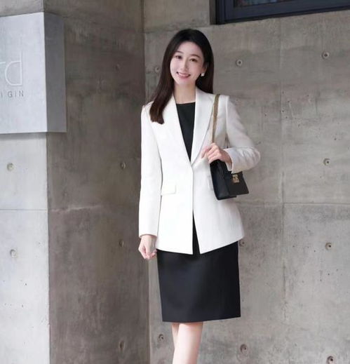  西装裙子针织衫裙子,今春流行的穿搭方式,优雅气质又洋气
