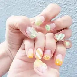 不对称混搭风的日式美甲,快来观摩吧 不对称混搭风的日式美甲,快来观摩吧