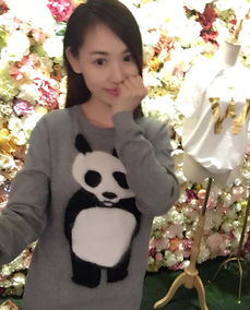  王宝强娇妻晒自拍照比剪刀手卖萌气质佳