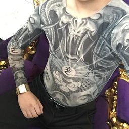 10我想找一会上边不知道是佛还是什么下边是俩佛头上边点有莲花和光线的手镐,就和淘宝