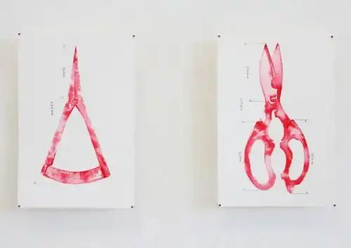  当女孩戴起猩猩面具走上街头你不知道的女性主义艺术发展简史