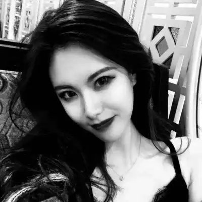 女人黑白头像高冷魅惑,高清好看的头像女黑白高冷图片  女人黑白头像高冷魅惑,高清好看的头像女黑白高冷图片