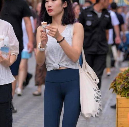  气质瑜伽裤,很有时尚的运动范,清清爽爽穿起来也格外的漂亮