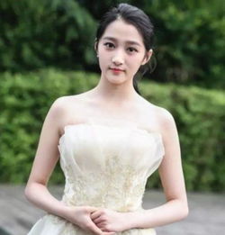  97年的关晓彤和98年的宋祖儿,只相差一岁,网友根本没法比