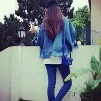 蓝天蓝色衣服的女孩子头像 蓝天蓝色衣服的女孩子头像