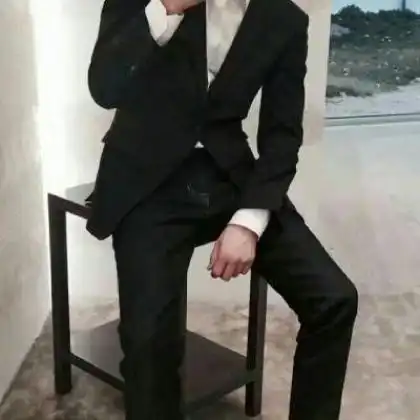  部位男头下半身超酷,看不到脸也藏不住就理直气壮