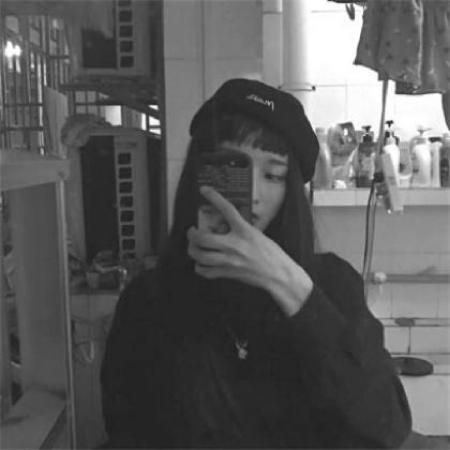  黑色伤感孤独女头像,男友很高很帅就是没有爱