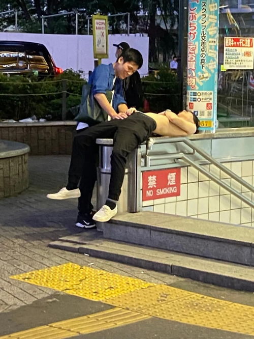  当街热吻拥抱垃圾桶姿势鬼畜东京街头酒醉后镜头