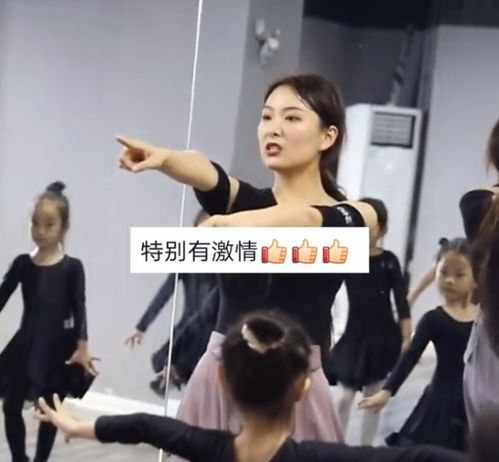  海南一拉丁舞老师表情夸张魔性教学,全程激情澎湃孩子妈也想学