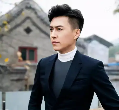 靳东妻子现身,穿着黑色t恤,曾是国际巨星,而今素颜也很美  靳东妻子现身,穿着黑色t恤,曾是国际巨星,而今素颜也很美
