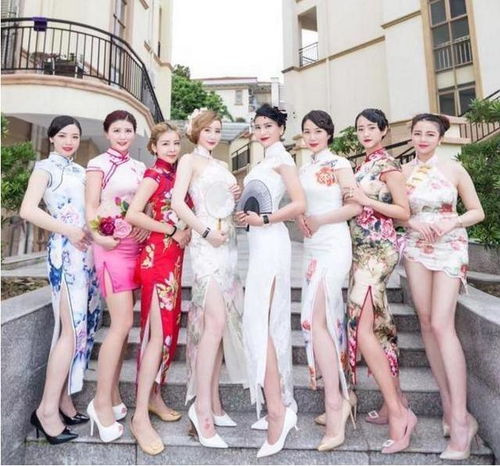  妹子,出门穿错衣服了吧真的不冷么,路人大哥瞅着都担心