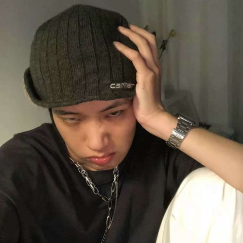  高诗男生头像高清风格