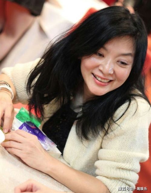  刘德华暗恋她30年,周润发为她殉情,如今60岁却落魄成这样
