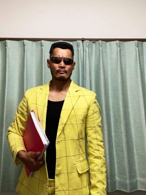  大叔cos蜡笔小新中的园长,难怪小朋友们会害怕,get到了