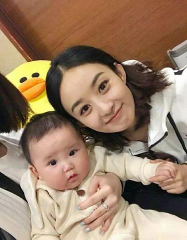  赵丽颖看娃眼神太温柔吴亦凡爸爸抱满分而张艺兴却擅长妈妈抱