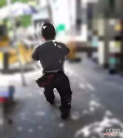  励志快递小哥身高1米22已买房愿望挣钱娶妻