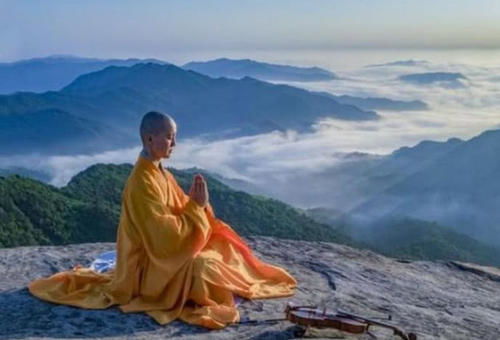  两位才子用诗词向尼姑表白,一个被对方用诗词回绝,一个结为夫妻