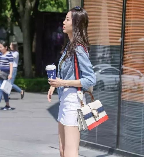  瑜伽裤彰显运动范,小姐姐一看就是个健身达人,清爽又浪漫