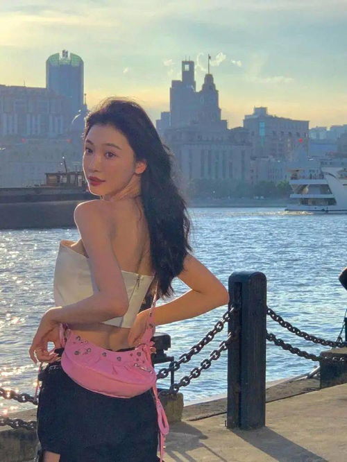  如何营造氛围感美女妆容必不可少