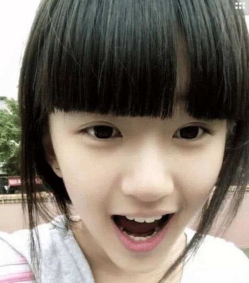  难怪越看诸葛大力越眼熟,原来小时候qq头像是她,从小美到大