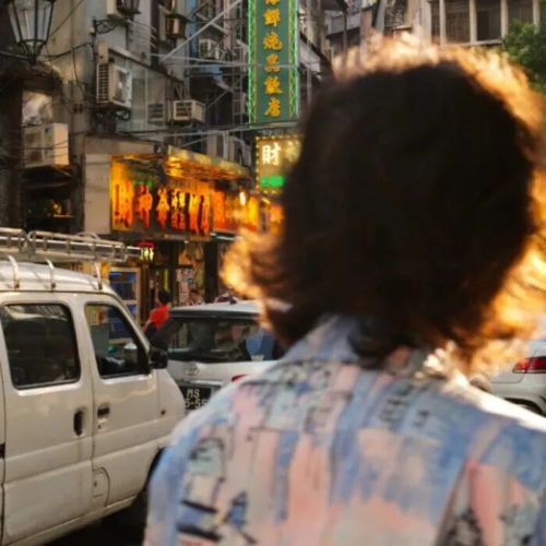  有些人笑的没心没肺,可没人知道她曾经无声落泪