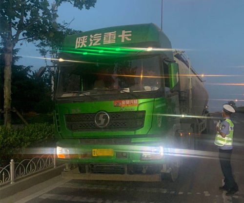  青岛开发区交警曝光5家运输公司因货车超载被点名