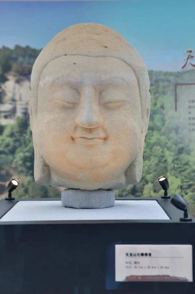  还记得春晚的那尊微笑佛首吗今天它回归天龙山了