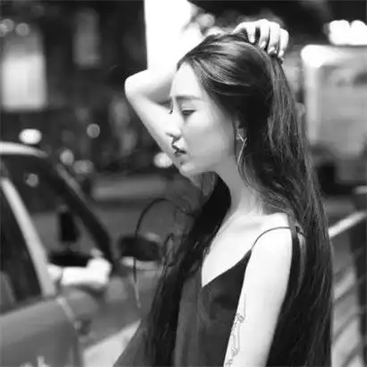 唯美气质女生头像黑白,安静中带着一种范儿  唯美气质女生头像黑白,安静中带着一种范儿