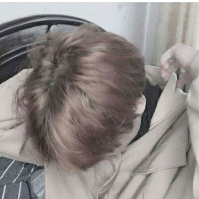  潮流染发头像男生图片适合18岁男生的头像