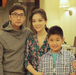  当后妈也不易嫁二婚丈夫,将继子视如己出,为了爱9年不要孩子