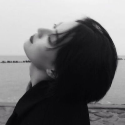  男生黑白灰色头像