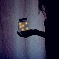  彩色荧光瓶子唯美头像图片,星星点点照亮黑夜