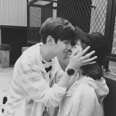 2021情侣黑白头像一男一女深爱无需拿来显摆好好珍惜吧 2021情侣黑白头像一男一女深爱无需拿来显摆好好珍惜吧