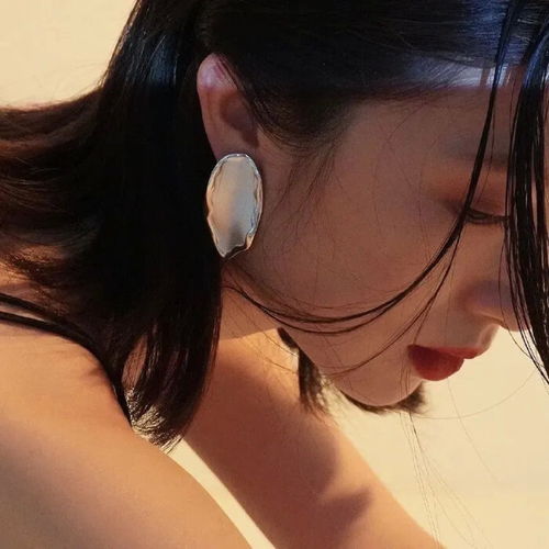  丧到极致的抑郁文案矿泉水里没有矿我爱你也没有你