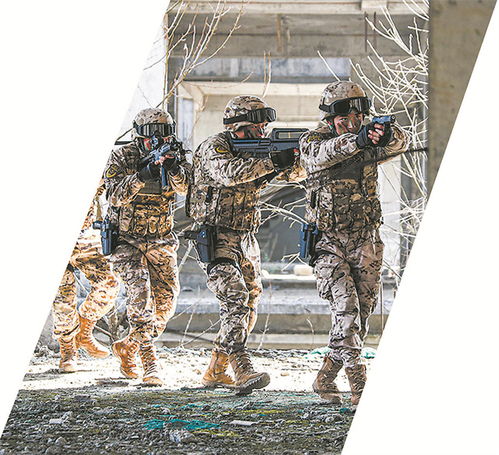  沙场砺精兵向战锻雄师全军官兵全面加强练兵备战速写