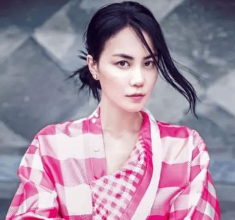  王菲在2.6亿豪宅阳台上摆放2米高的佛像,几世信佛,两世为尼