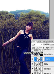  photoshop山林外拍的人物加上秋季暗黄色霞光