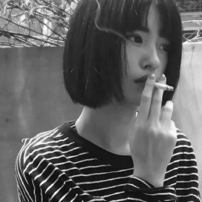  黑暗丧风格女头像抽烟黑暗系网图女生头像真人版