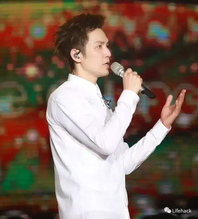  只有猛男才能hold住禁欲系白衬衫,妹子看了想嫁