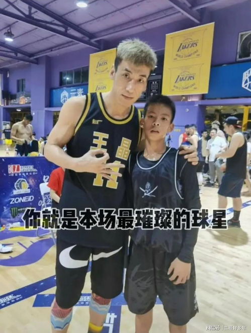  独臂篮球少年火了,上帝夺走了你一只手,我就用另一只手证明自己