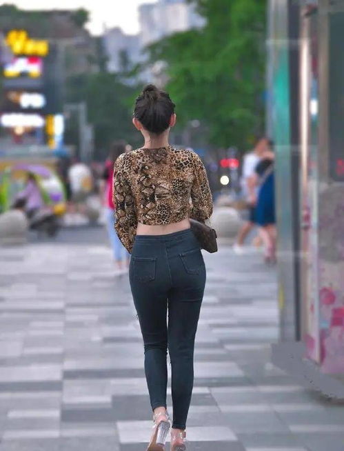  穿御姐范的打底裤,着装风格洋气大方,尽显雅致