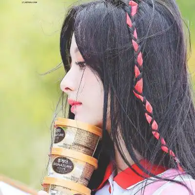 美女侧脸头像长发飘飘