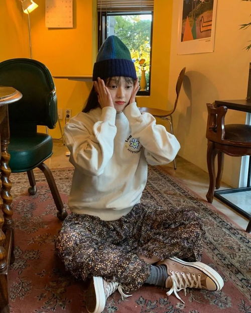  秋冬别老穿毛衣,这3件卫衣更减龄,jennie泫雅都爱了