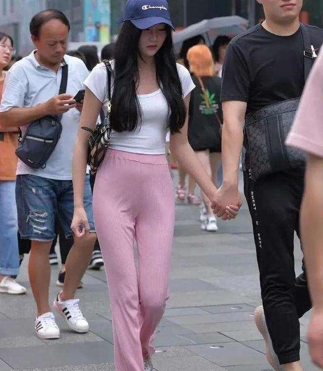  个性独特的瑜伽裤穿搭稳重有气质,美出了自己的风格,高级十足