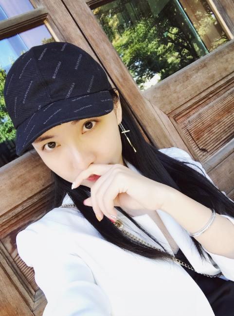  她意外将妹妹带进娱乐圈,如今妹妹红的一塌糊涂,她却始终不火